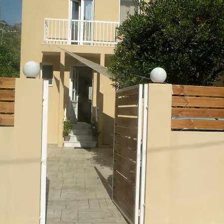 Gardino Villa *